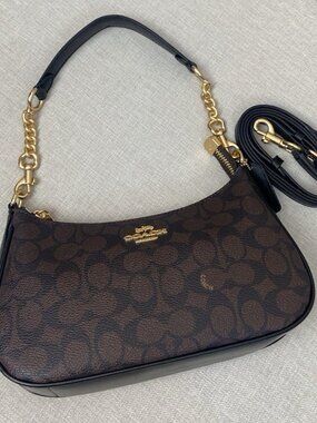 coach Teri Shoulder Bag In Signature Canvas